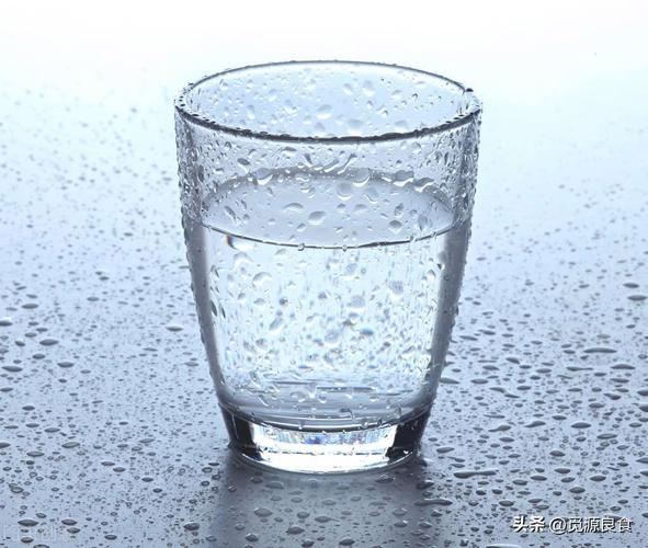 喝水用什麼杯子比較健康（用什麼杯子喝水最健康用什麼杯子喝水最健康）1