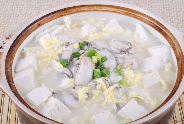 海蛎子炖豆腐的做法（海蛎子炖豆腐的烹饪方法）1