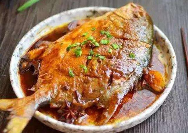 紅燒平魚的家常做法（紅燒平魚的烹饪方法）1