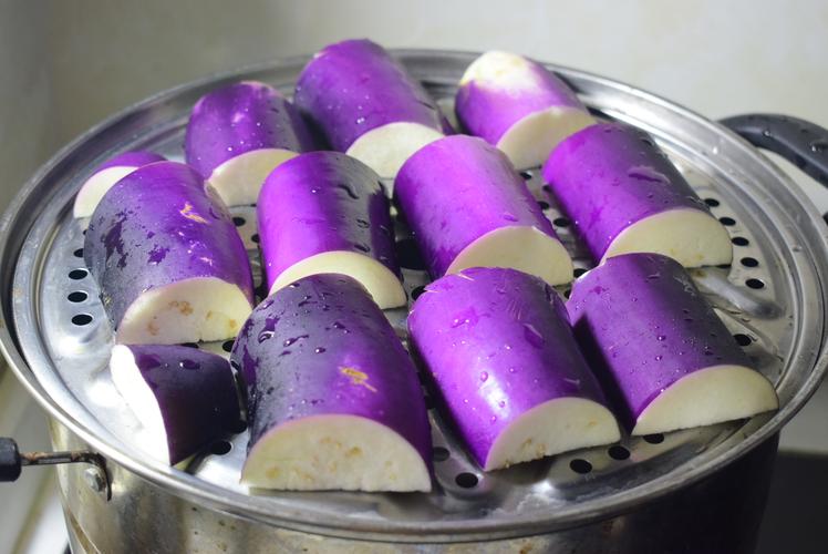 紫色茄子怎麼做好吃（紫色茄子的做法）1
