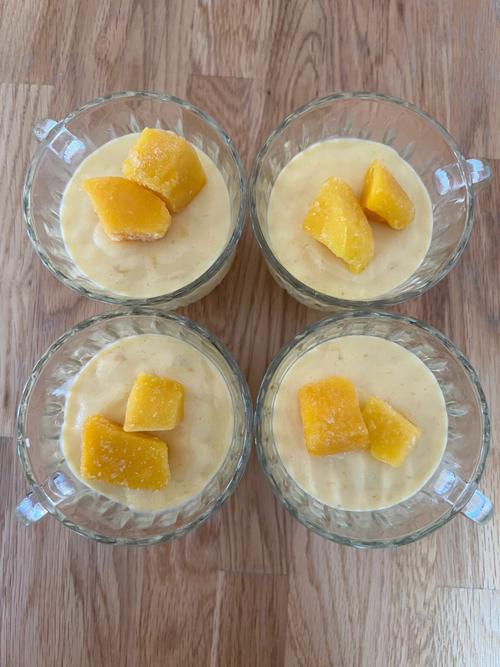 如何制作好吃的芒果奶凍（芒果奶凍的做法）1