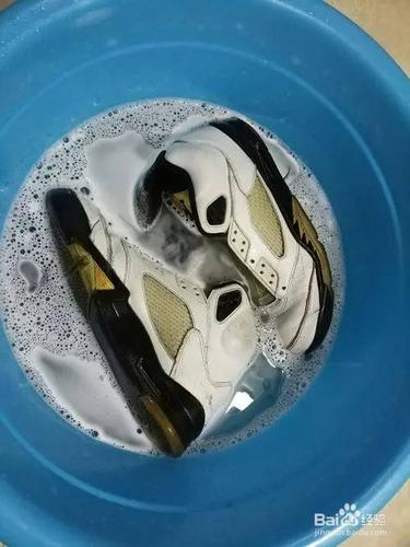 匹克運動鞋清洗（匹克運動鞋清洗方法步驟）1