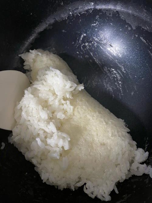 電飯煲如何做米飯（怎麼用電飯煲蒸米飯）1