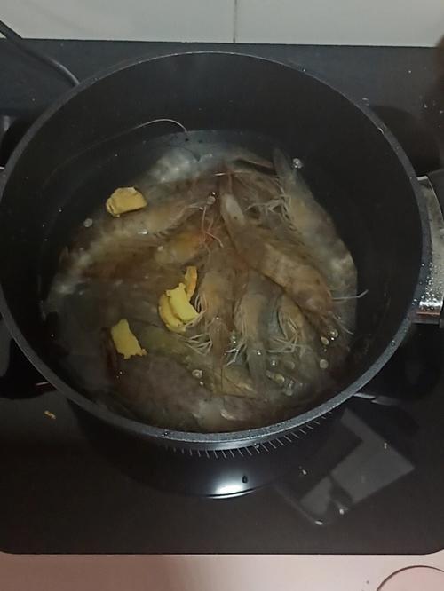 水煮大蝦的做法步驟（做煮大蝦的方法）1