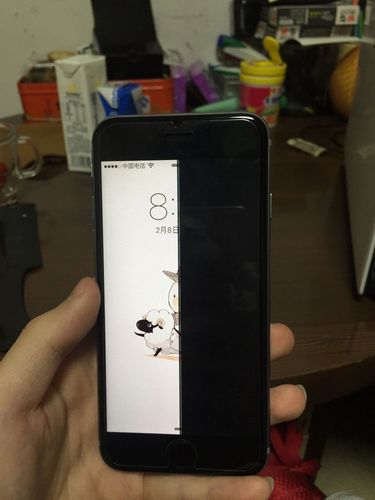 手機摔地上屏變黑色了怎麼回事（屏幕發白能看到字）1