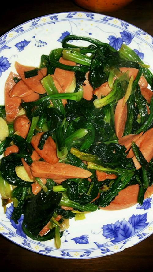 海米火腿炒菠菜（制作海米火腿炒菠菜的方法）1