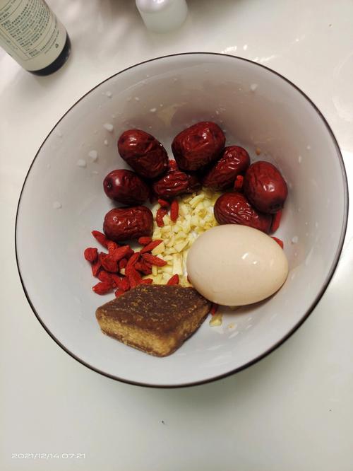 紅糖煮雞蛋的做法步驟（紅糖煮雞蛋的做法步驟是什麼）1