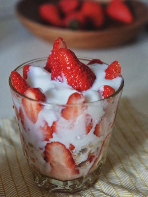 怎樣做草莓酸奶（自制草莓酸奶）1