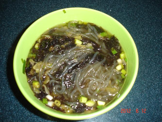 綠豆粉條湯怎麼做（綠豆粉條湯怎麼做好吃）1