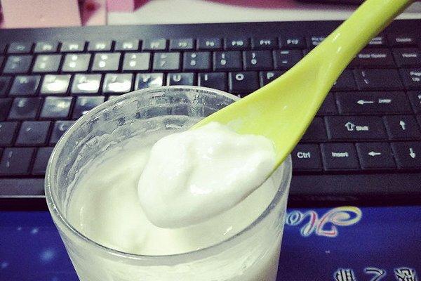 怎麼用酸奶機自制酸奶的家常做法（獨家司徒DIY菜譜迷你酸奶機之自制酸奶）1