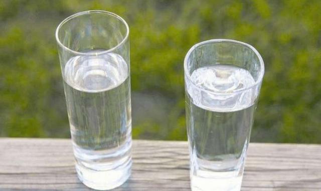 一般白開水放多久還能喝（白開水有保質期）2