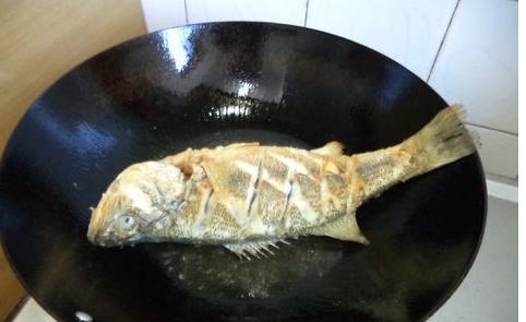 蒜子燒鲈魚正宗做法（紫蘇燒鲈魚怎麼做好吃）4