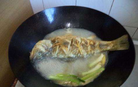 蒜子燒鲈魚正宗做法（紫蘇燒鲈魚怎麼做好吃）5