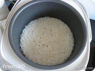 米飯夾生有什麼補救的方法嗎（米飯做的夾生或太稀應該怎樣快速補救）3