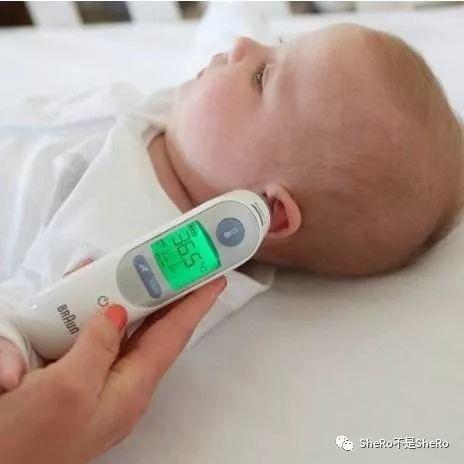 新生兒脖子測溫多少正常（新生兒不同部位的測溫方式及正常值對比）2