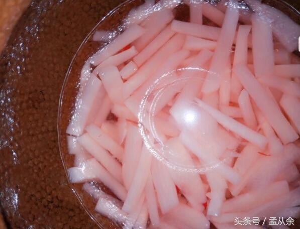 洗米水酸蘿蔔的腌制方法（用鹽水和米漿泡出來的酸蘿蔔）11