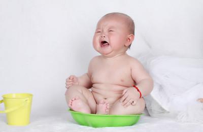 寶寶用什麼洗澡能防感冒（寶寶洗澡做好這些）1
