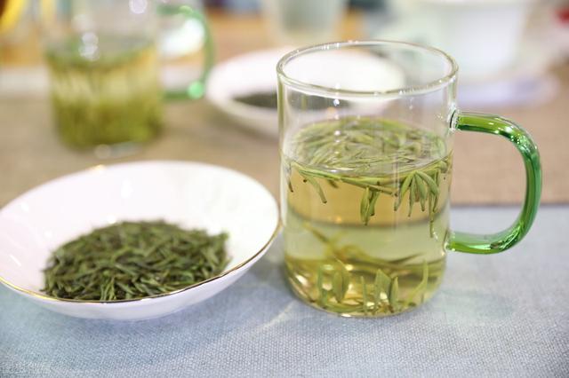 白茶加綠茶泡水喝有什麼功效（為什麼說綠茶與白茶不能一起混泡）10