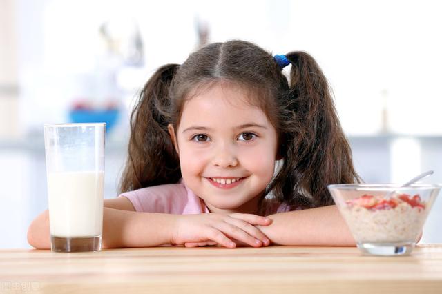 兩歲的寶寶喝奶什麼時候喝最好（寶寶兩歲後喝什麼奶）4