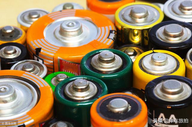 廢舊電池為什麼不能随意亂扔（廢舊電池究竟能不能和普通垃圾一起丢掉）(2)
