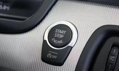 開車時不小心按到一鍵啟動（一鍵啟動是不是開車的時候不能按）9