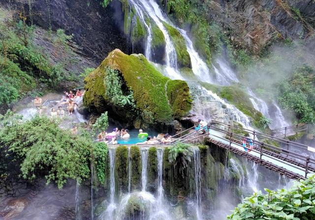 世界排名第一的溫泉瀑布（全球唯一的瀑布溫泉）4