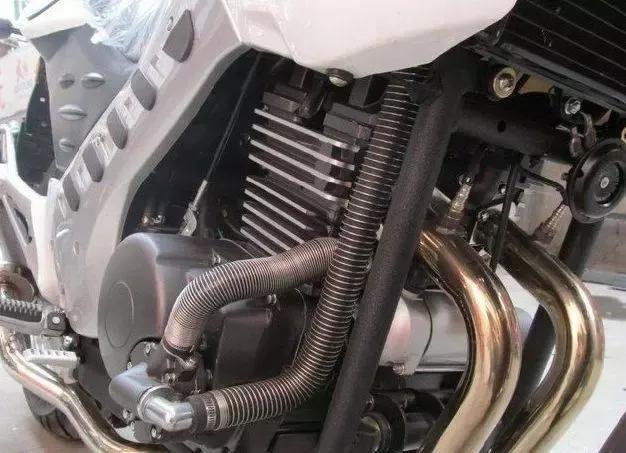 摩托車化油器和電噴哪個更實用（化油器摩托車和電噴摩托車到底選哪個最好用呢）3
