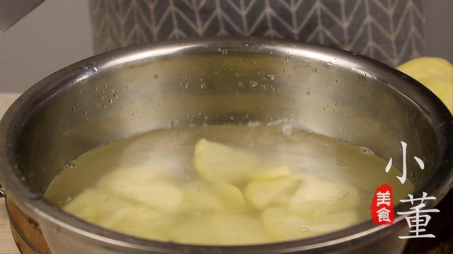 土豆炒洋蔥最簡單的做法（2個土豆1個洋蔥做出很多人喜歡的下飯菜）3
