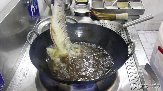 紅燒魚怎麼做不腥不老（大廚教你做家常紅燒魚）8