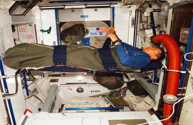 哪三位宇航員在太空中待了半年（銀河補習班中的）5