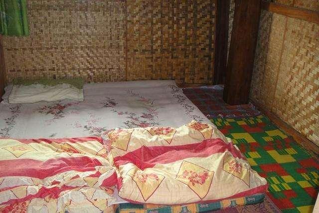 傣族人都在一個卧室睡覺（傣族人一家就一個卧室）10