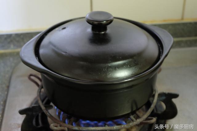 砂鍋如何燒出鍋巴飯（用砂鍋制作小時候最愛的鍋巴飯）7