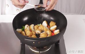 青椒油豆腐的做法大全（簡單易學的快手菜）9
