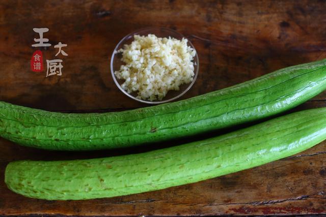 絲瓜怎麼炒才能是碧綠的大鍋菜（很普通的家常菜清炒絲瓜）2