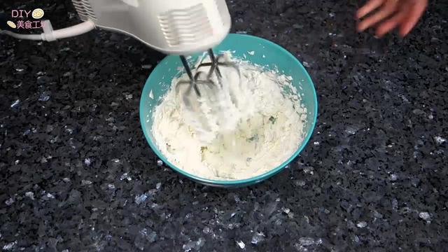 自制淡奶油最簡單的方法（烘焙技巧最基礎教程）7