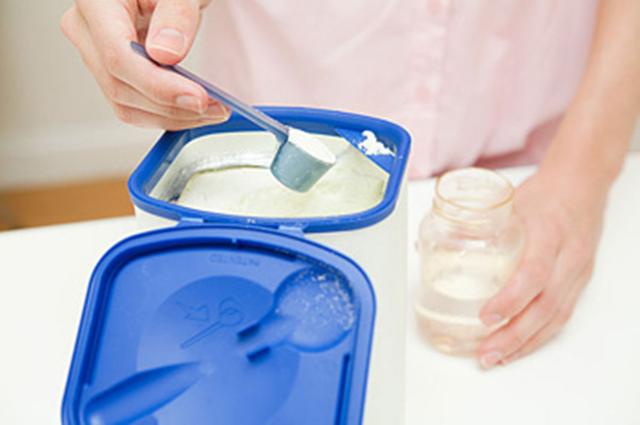 沖泡奶粉為什麼會有泡沫（為什麼你沖泡的奶粉中總有泡沫和顆粒）1