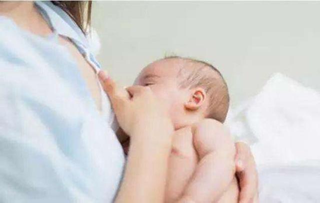 寶寶喂毒奶的正确方法（母乳喂養的寶媽）1