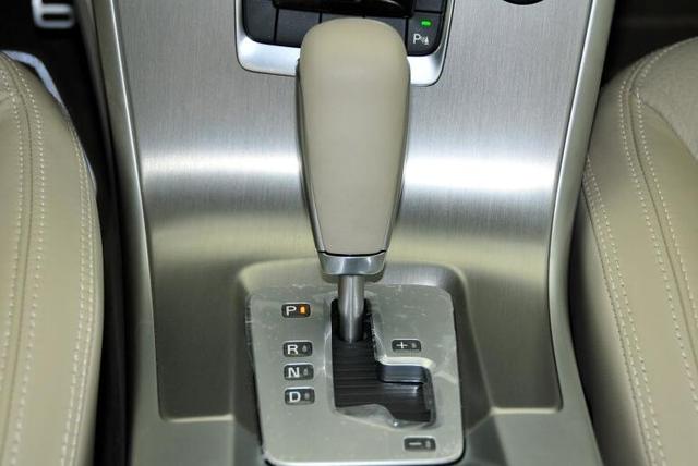 沃爾沃xc60選豪華還是動感（同級别中安全性最佳的進口SUV）9
