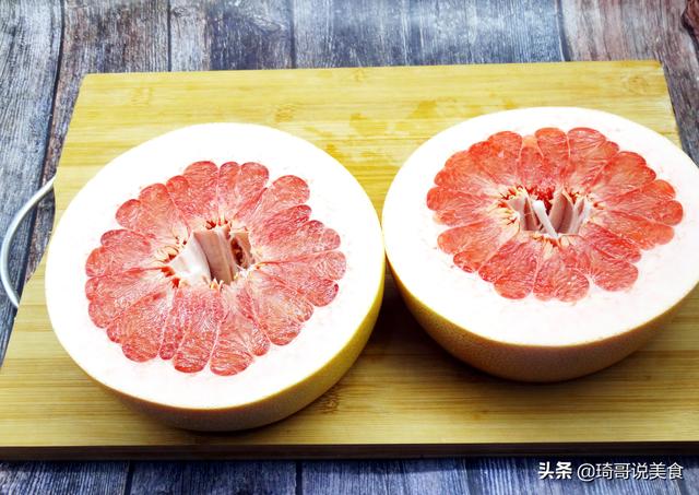 柚子怎麼剝皮最簡單方法（柚子當季水果好吃皮難剝）3