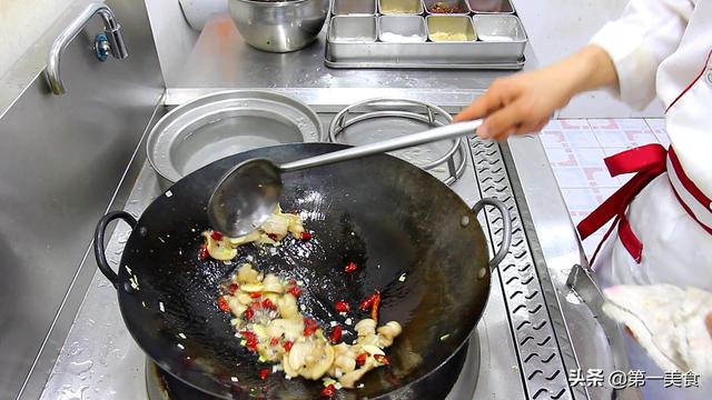 油少的幹煸土豆片的家常做法（廚師長教你做幹煸土豆片）6