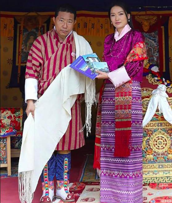不丹國王真的有四個妻子嗎（不丹王後被國王）2