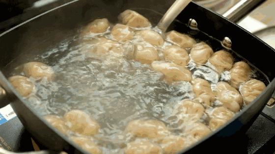 餃子是用開水煮還是涼水煮（餃子是用冷水煮還是沸水煮）2