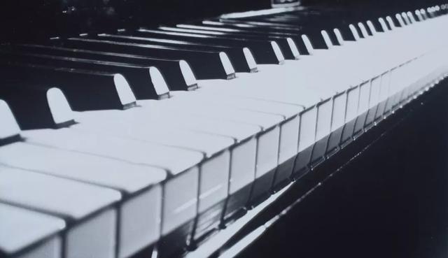 電鋼琴與真鋼琴區别（傳統鋼琴與電鋼琴的區别）8