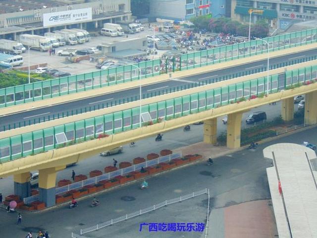 南甯火車站新規劃圖（南甯火車站前的東西向快速路很壯觀）8