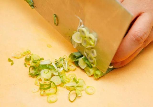 蔬菜怎麼切成滾刀（滾刀塊怎麼切6）10