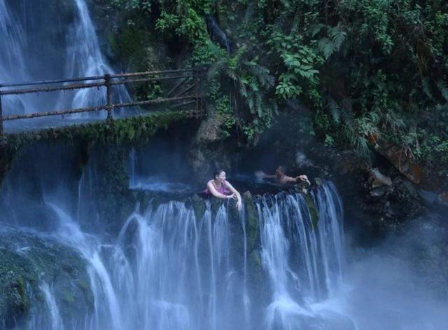 世界排名第一的溫泉瀑布（全球唯一的瀑布溫泉）1
