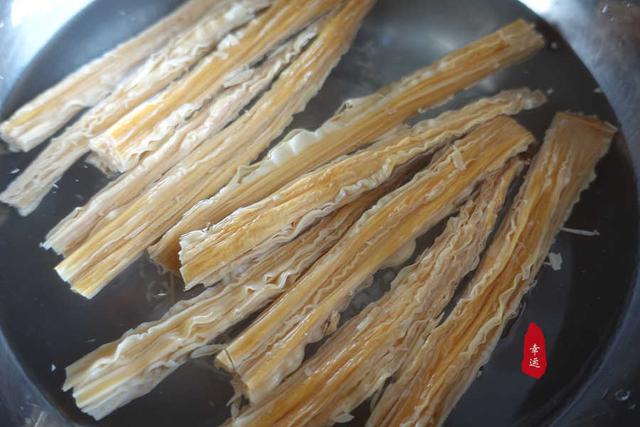 腐竹拌五香花生米的做法大全（腐竹花生米小菜）4