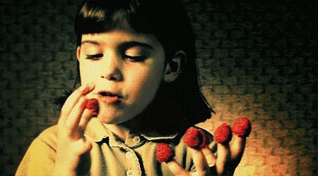 草莓吃多了會導緻嘔吐嗎（吃草莓吐紅水）1