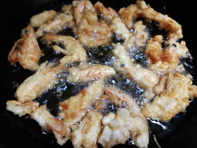 不辣的冷凍蝦尾怎麼做（香酥蝦殼棄物變美味）5
