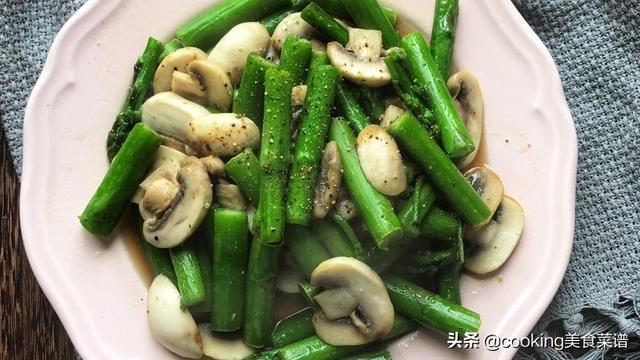 清炒蘆筍蘑菇（健康養生菜譜蘆筍炒蘑菇）1